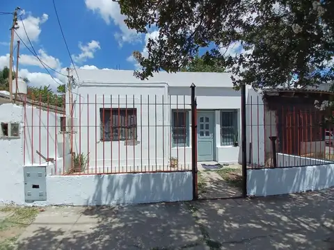 EXCELENTE CASA DE 2 AMBIENTES CON PATIO