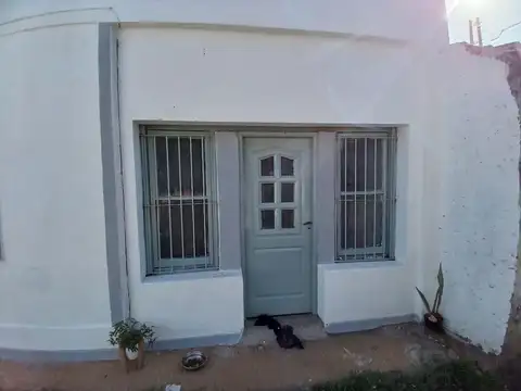 EXCELENTE CASA DE 2 AMBIENTES CON PATIO