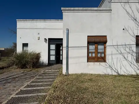 Vendo Casa con pileta en San Justo, Entre Ríos.
