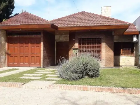 Magnifica Propiedad en venta, de 4 amb. En una sola planta!