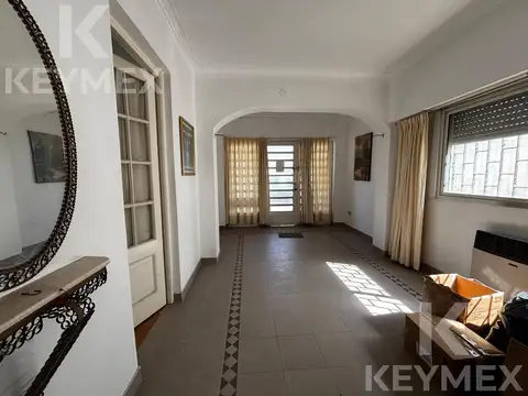 Venta de Casa en 9 y 68 con Cochera