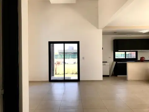 Casa 3 ambientes con 2 baños