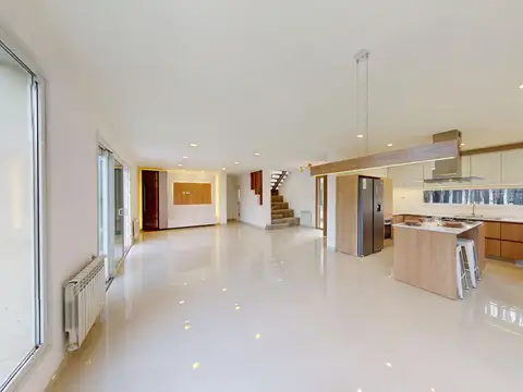 Casa en Venta con 2 cocheras
