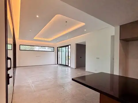 Venta - Casa en Estancia La Rinconada de tres dormitorios, galería, pileta y cochera. Ibarlucea.