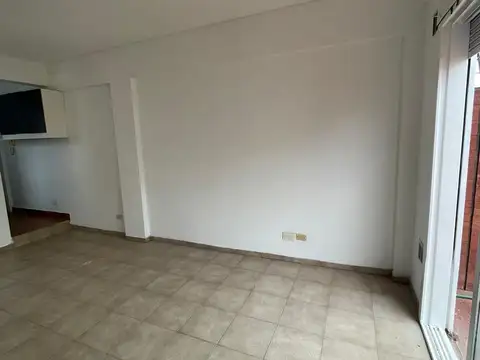 MONOAMBIENTE CON BALCON TERRAZA - APTO PARRILLA