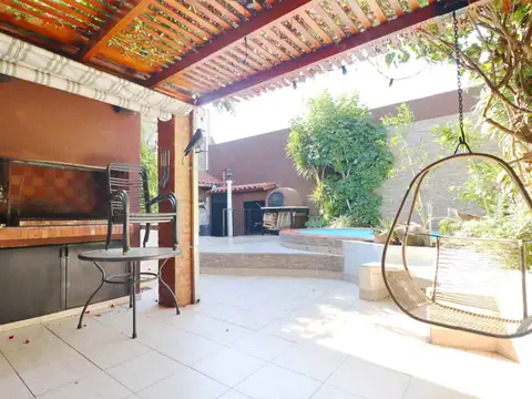CASA 6 AMBIENTES VENTA RAMOS MEJIA PARRILLA PILETA