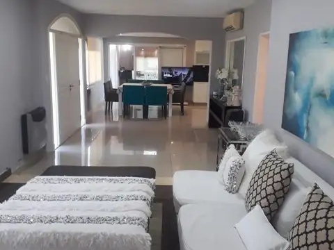 Casa 4 ambientes con 4 baños