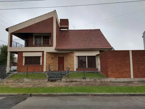 OPORTUNIDAD CHALET 5 AMBIENTES CON COCHERA ESCUCHA OFERTA