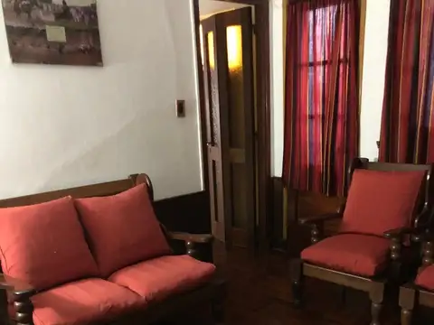 EXCELENTE CASA EN PLENO CASCO URBANO DE LA CIUDAD, AMPLIA Y LUMINOSA 