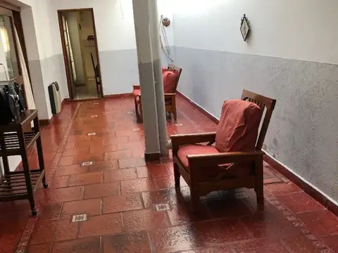 EXCELENTE CASA EN PLENO CASCO URBANO DE LA CIUDAD, AMPLIA Y LUMINOSA 