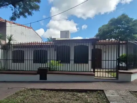 Casa en venta con excelente ubicacion.