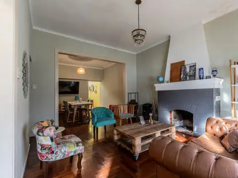 VENTA DE CASA 5 AMBIENTES C/COCHERA, PARQUE, PISCINA Y QUINCHO EN BANFIELD OESTE, LOMAS DE ZAMO...