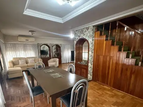 Casa 7 ambientes con 4 baños
