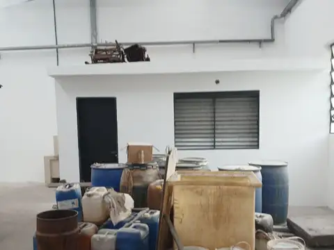 Galpon en Alquiler 30  mts Fondo