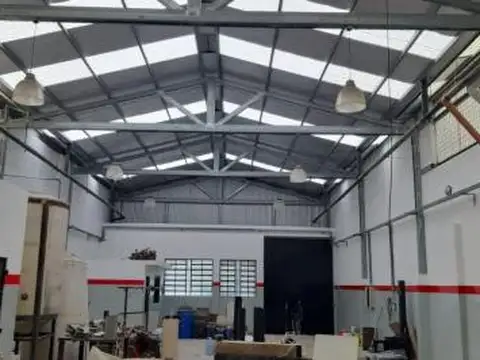 Excelente Galpon 300 m2, con FM