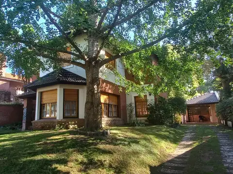 Venta de Importante chalet 5 amb.  Gesell  Norte  