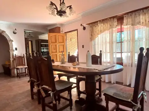 Casa 5 ambientes con 3 baños