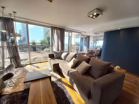 Departamento de tres dormitorios en venta en Pichincha