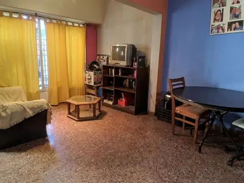 Casa 4 ambientes con 1 baño