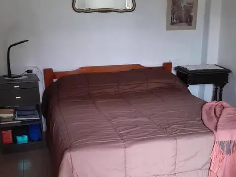 EN VENTA! CASA INTERNA - 1DORM. - FRENTE ESC. CRISTO!