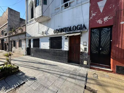 Av. Pres. Bernardino Rivadavia 700