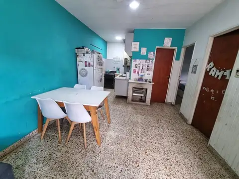 Casa 6 ambientes con 2 baños