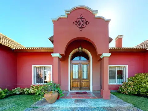 Casa en Venta con 2 cocheras