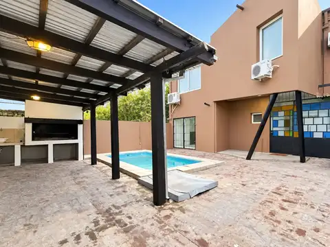 VENTA PH 4 AMB CASTELAR SUR CON PILETA Y QUINCHO