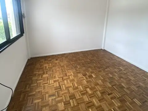 2 AMB BAJAS EXPENSAS,AL FTE C/ BALCÓN MUY LUMINOSO,COC Y LAV INDPTE,BAÑO COMPLETO,EXC. UBICACIÓN