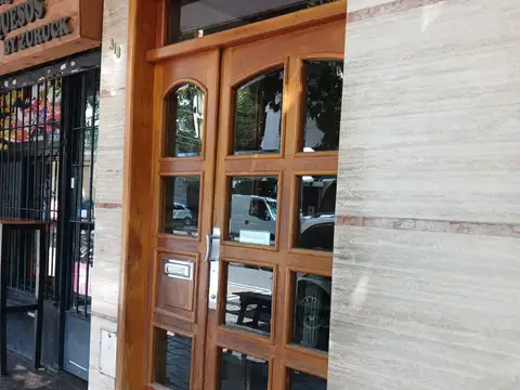 Excelente Dpto 2 amb Contra frente. Todo refaccionado. Recién pintado. 