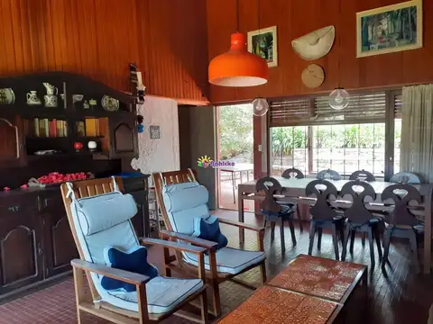 Casa 5 ambientes con 2 baños