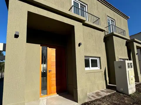 Casa en venta de 3 ambientes en Saraví Village Pilar