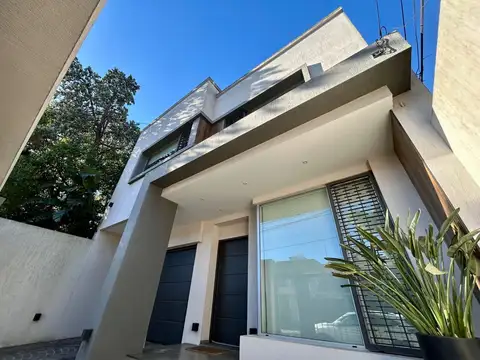 VENTA CASA RAMOS MEJIA 4 AMBIENTES PILETA