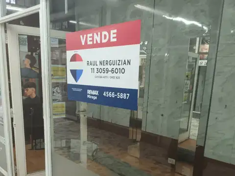 VENTA DE LOCAL  EN BOEDO GALERIA SUPER COMERCIAL
