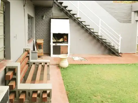 Casa 6 ambientes con 3 baños