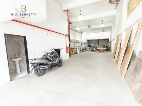 Excelente Galpón sobre Av. Congreso - Entrada camión , inmejorable ubicación -