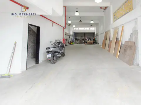 Galpon en Alquiler 27  mts Fondo