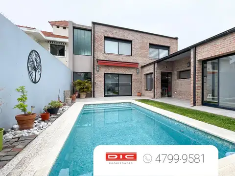 Chalet 4 dormitorios Venta - Olivos-Roche