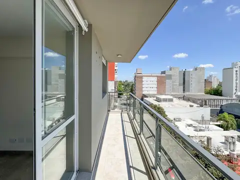 Av. Francia y Cordoba (08-01)-Departamento de un dormitorio con balcon y amenities