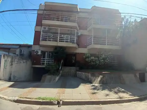 Departamento 3 ambientes con cochera, patio y baulera