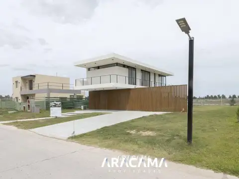 Casa en Venta en Countries y Barrios Cerrados en Ezeiza, USD 295.000