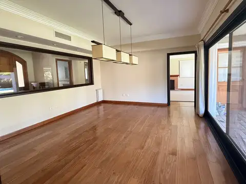 Casa 11 ambientes con 5 baños