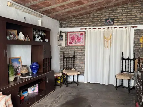 Casa 4 ambientes con 1 baño