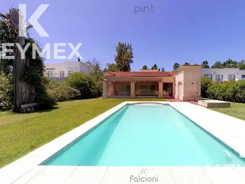 Casa en Venta con 2 cocheras