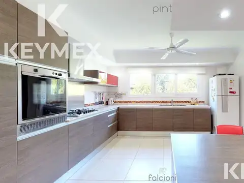 Casa 5 ambientes con 3 baños
