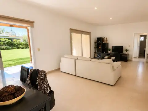 Casa en Alquiler con 1 cochera