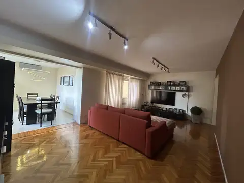 Tu próximo hogar en Caballito! Excelentes 5 Ambientes Luminosos impecables. Posee baulera