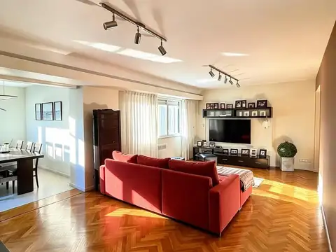 Tu próximo hogar en Caballito! Excelentes 5 Ambientes Luminosos impecables. Posee baulera