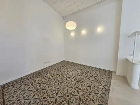 Venta casa de dos plantas con 3 dormitorios, quincho y cochera barrio Pichincha, Rosario