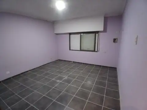 Casa 7 ambientes con 2 baños